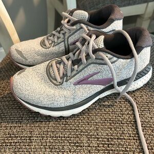 Brooks Gray and Purple Athletic Shoes for Performance EUC